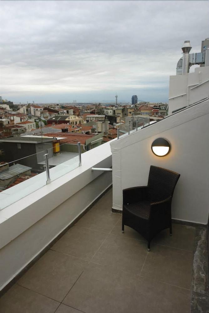 Le Mirage Hotel
