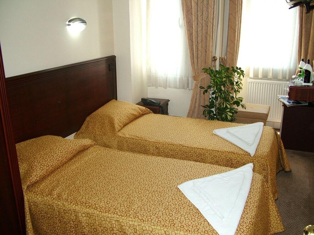 Abella Hotel