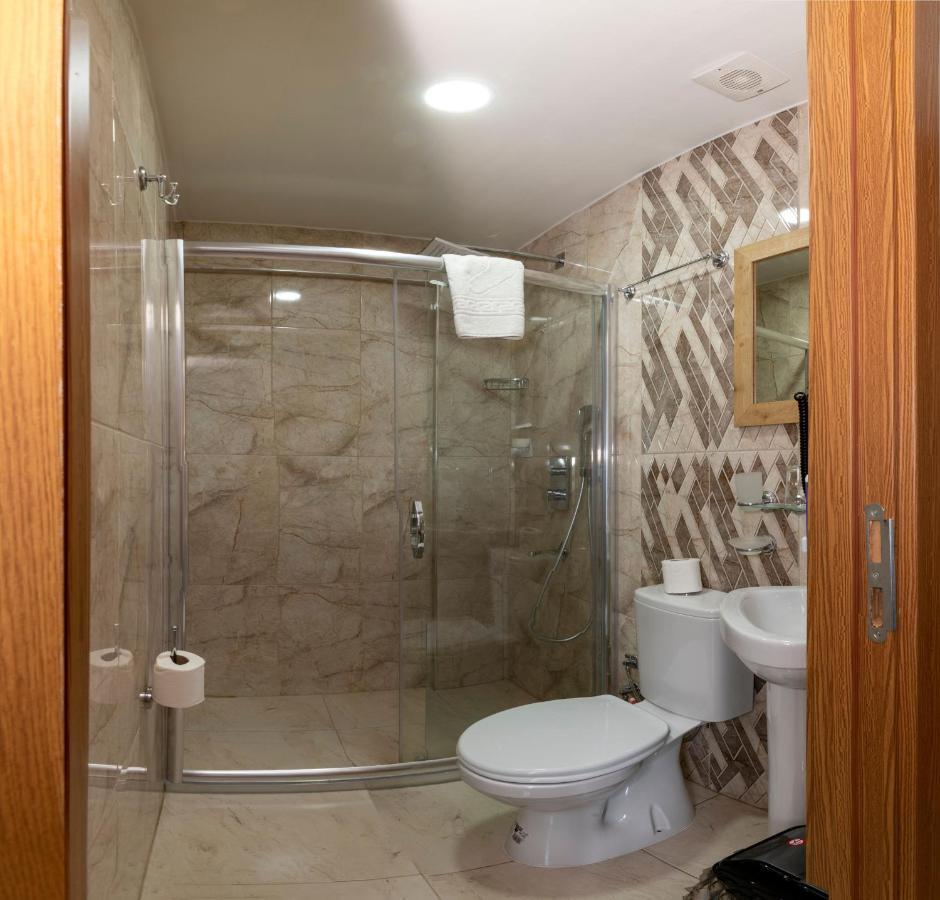 Metro Hotel 3*