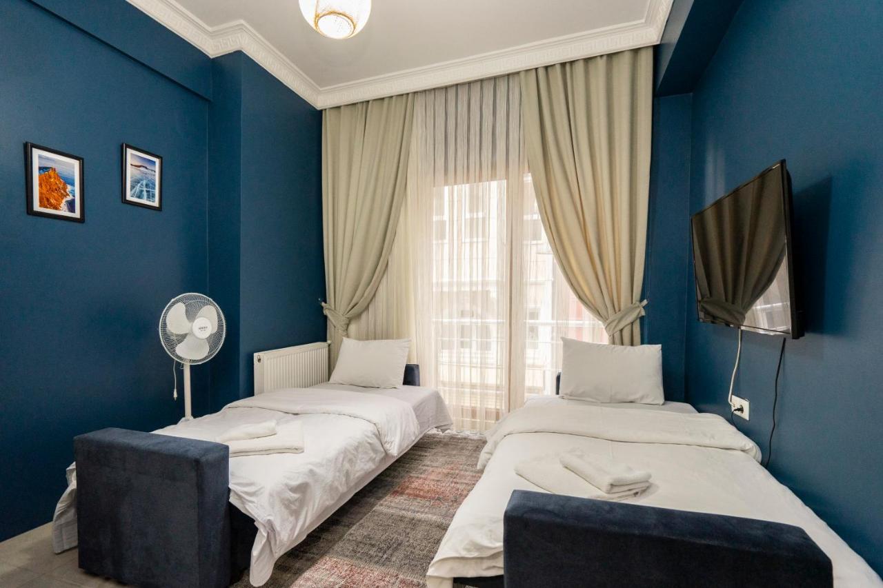 La Luna Suites *