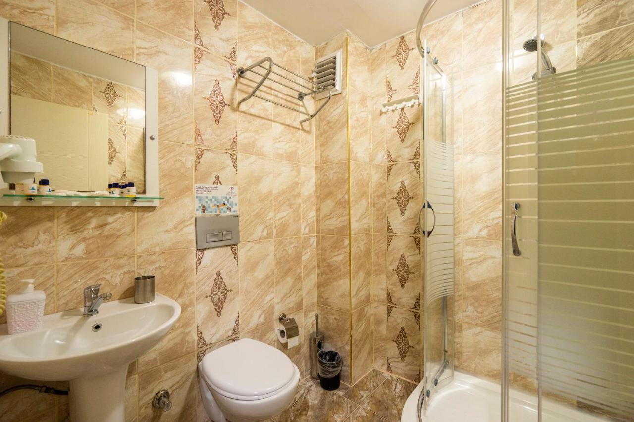 La Luna Suites *