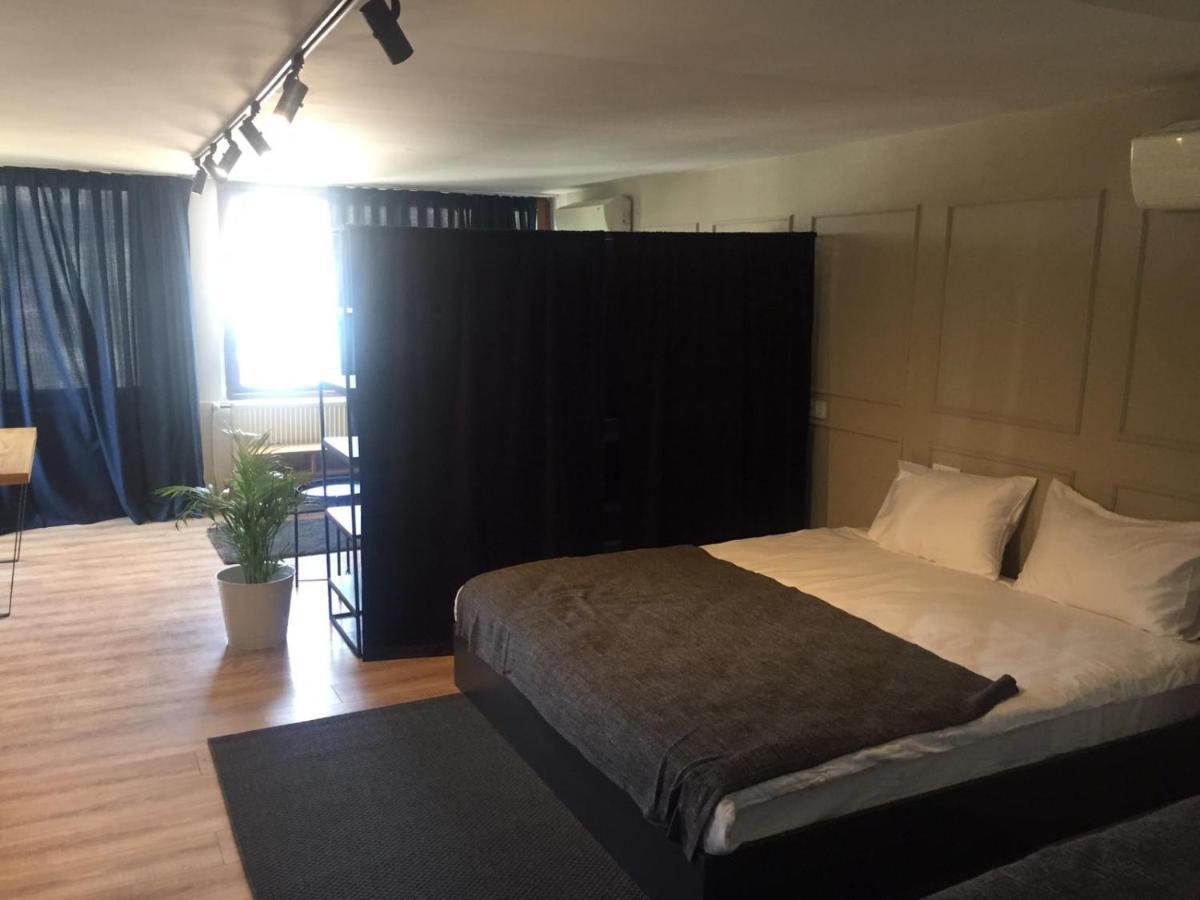 Hotel Intro