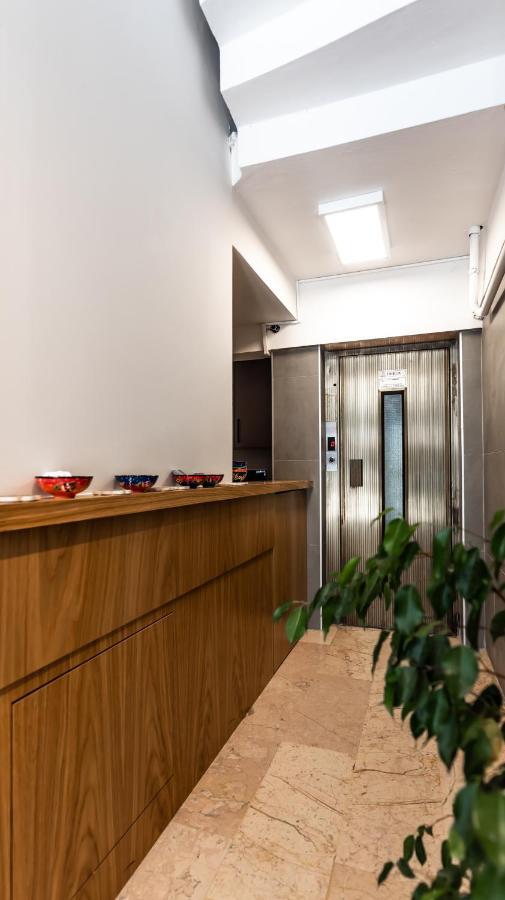 Intro Hotel
