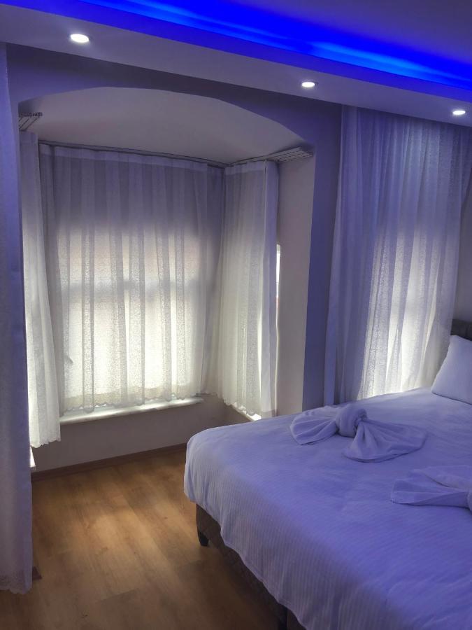 Darkblue Hotel