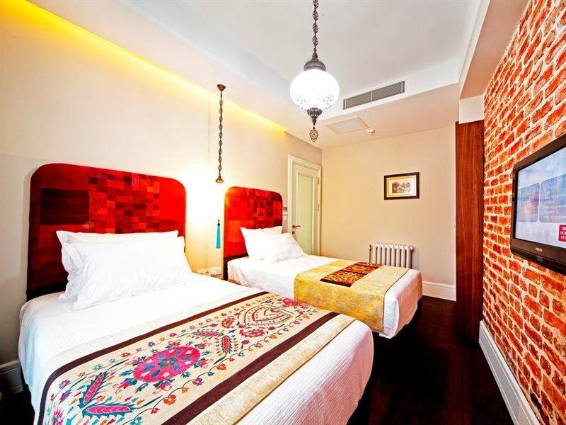 Azade Hotel 3*