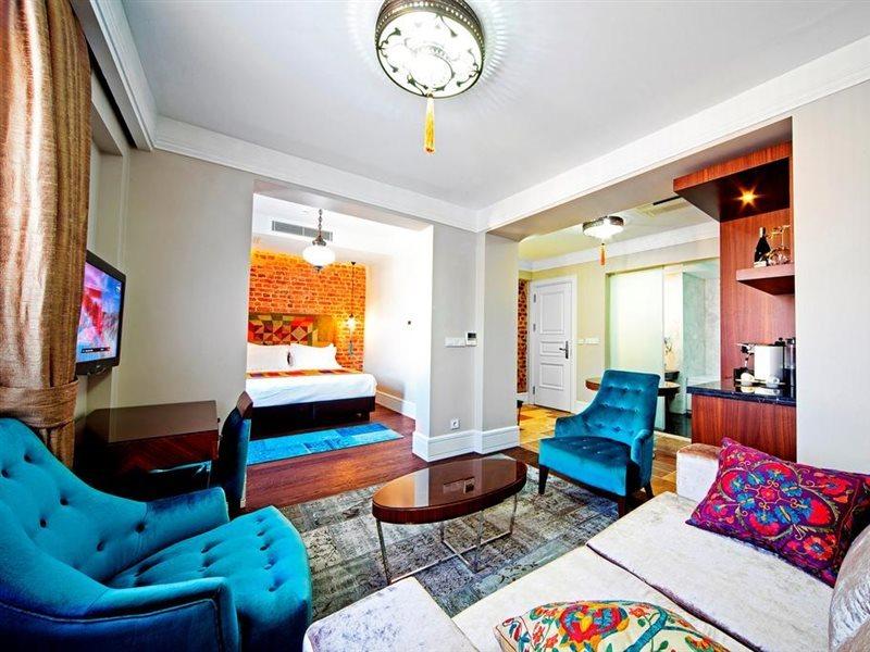 Azade Hotel 3*