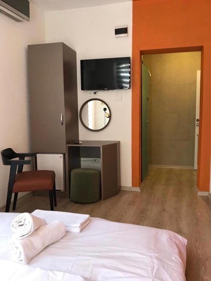 Teodori Suites *