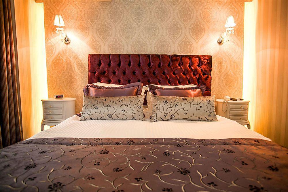 Lucis Pera Hotel 4*
