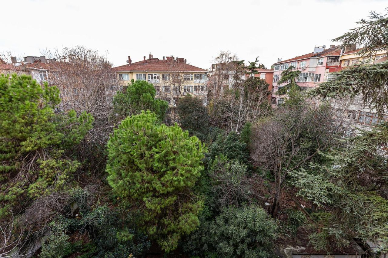 Charming Surrounded By Vibrant Attractions In Kadikoy *