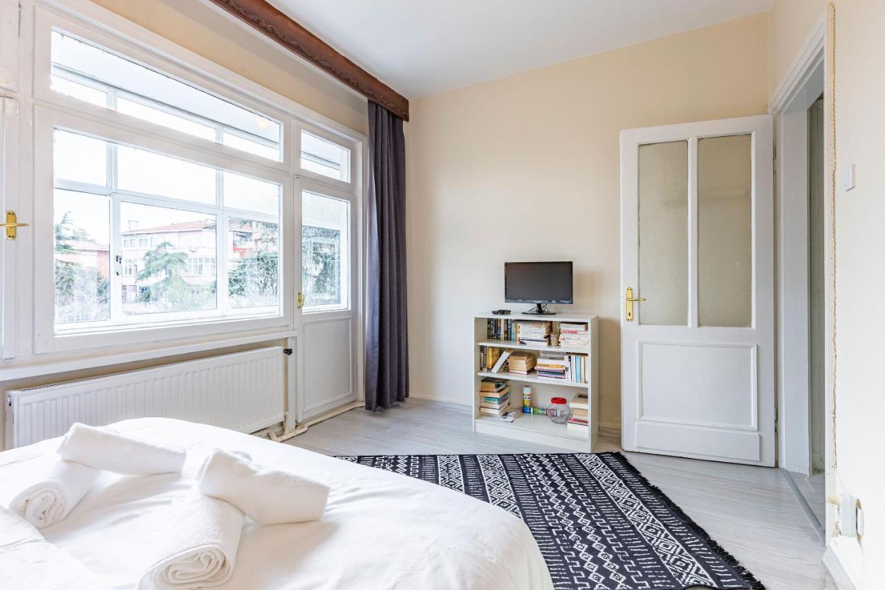 Charming Surrounded By Vibrant Attractions In Kadikoy Apartment *