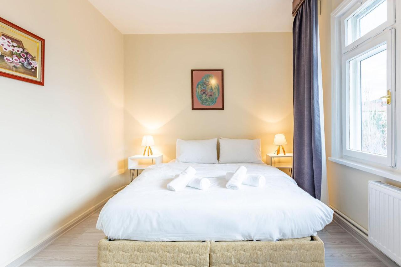Charming Surrounded By Vibrant Attractions In Kadikoy Istanbul
