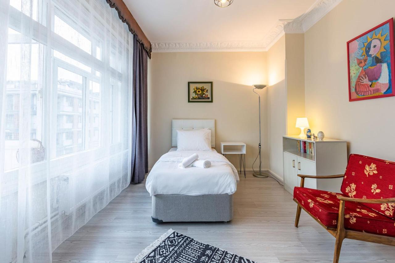 Apartment Charming Surrounded By Vibrant Attractions In Kadikoy