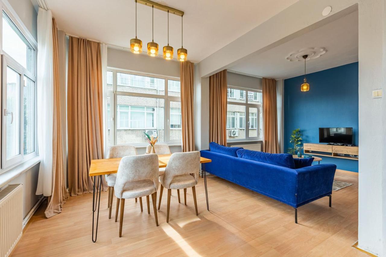 Contemporary Apartment *