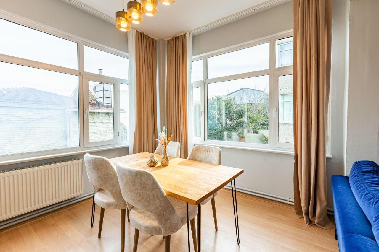 Contemporary Apartment *
