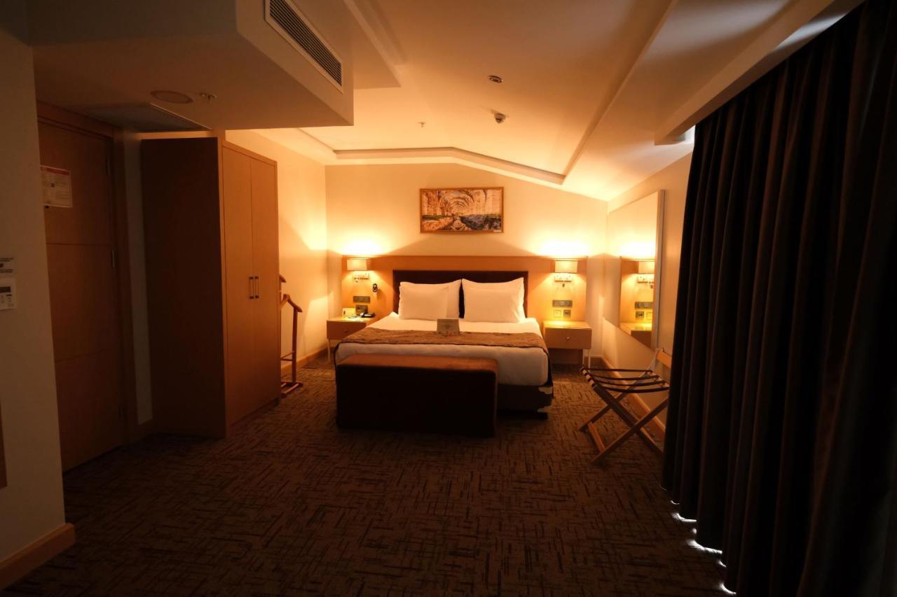 Otel Boursier 2 &