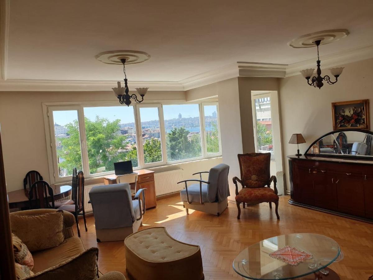 Sea View In Eminonu Istanbul