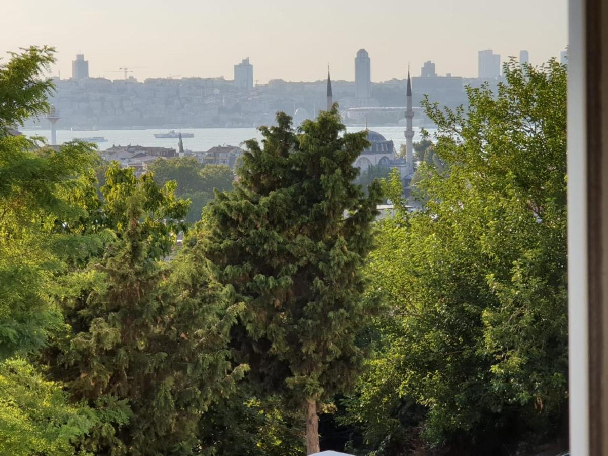 Sea View In Eminonu Istanbul