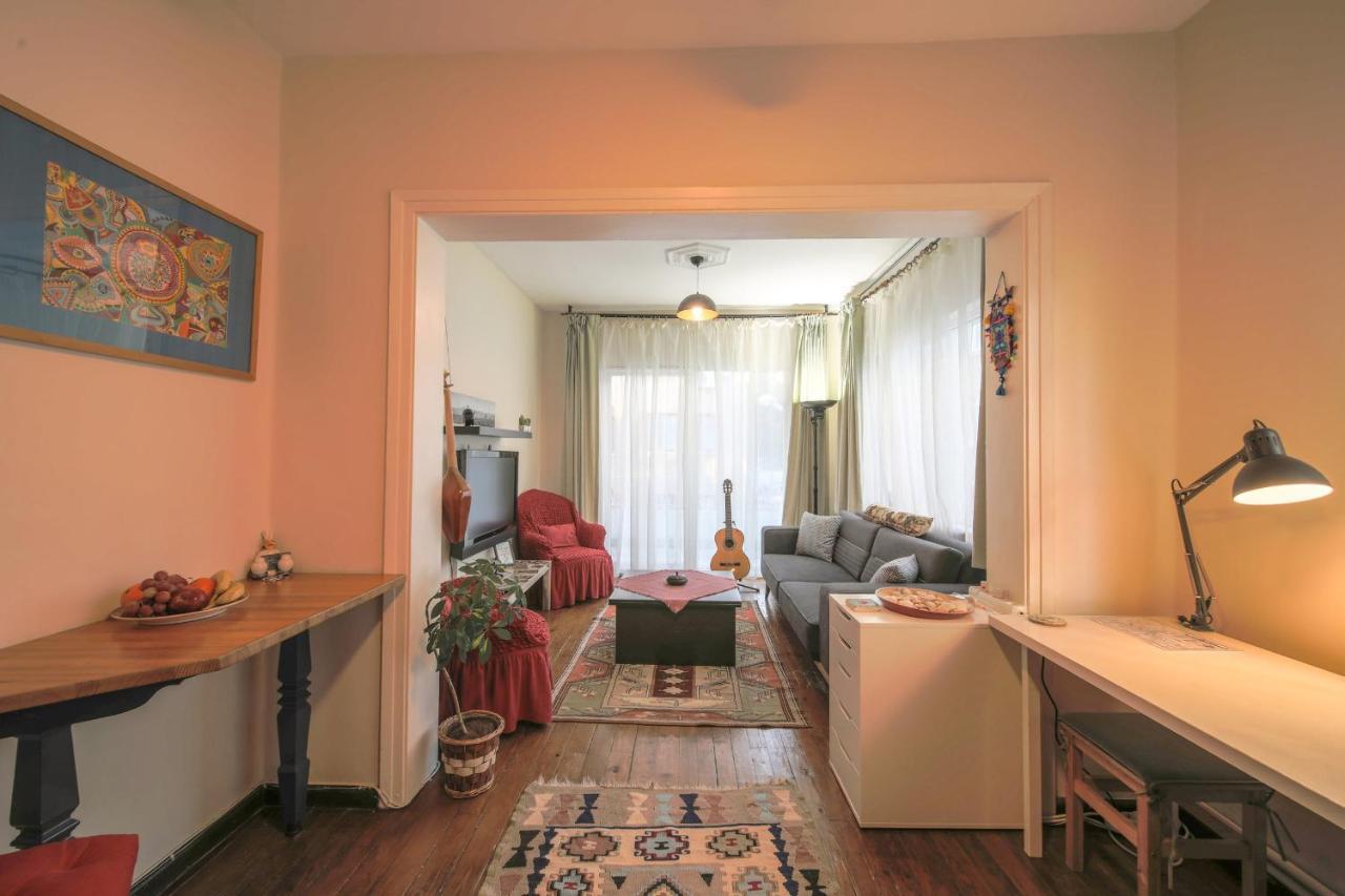 Stylish & Comfy In The Center