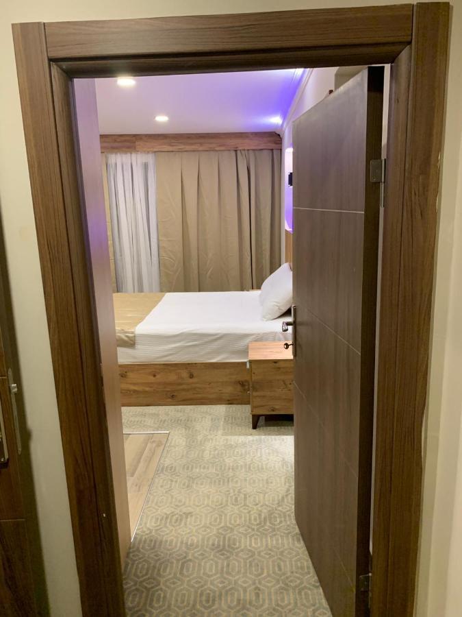 Hotel Nour & *
