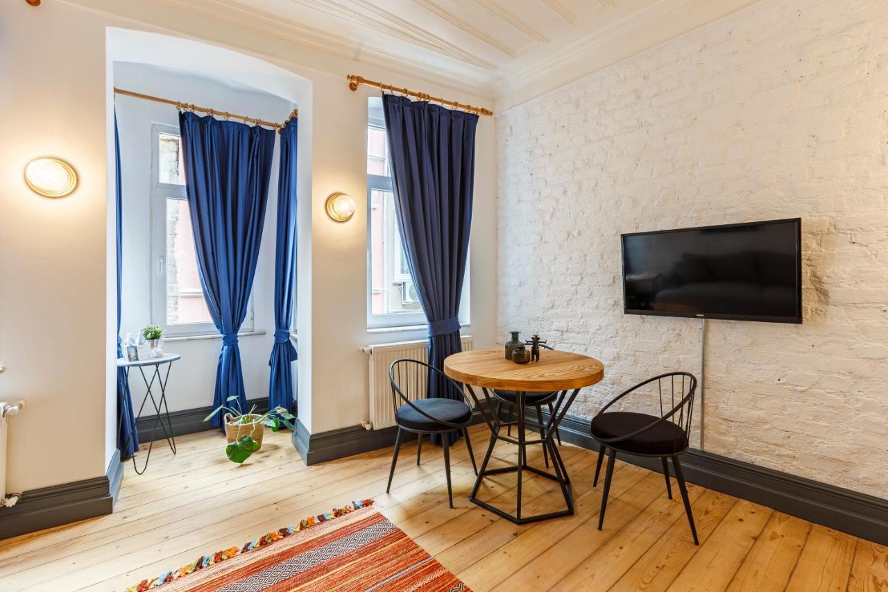 Apartment 1 Bedroom Renovated House In Taksim *