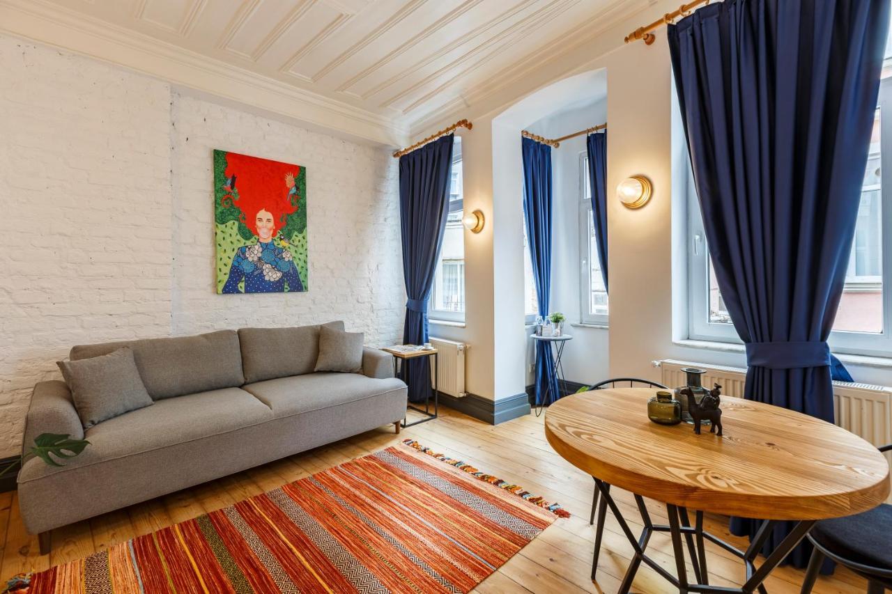 1 Bedroom Renovated House In Taksim *