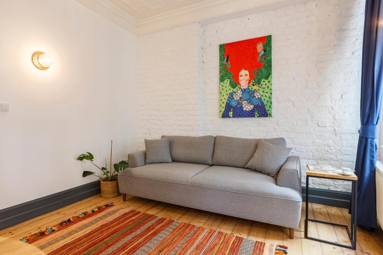 Apartment 1 Bedroom Renovated House In Taksim *