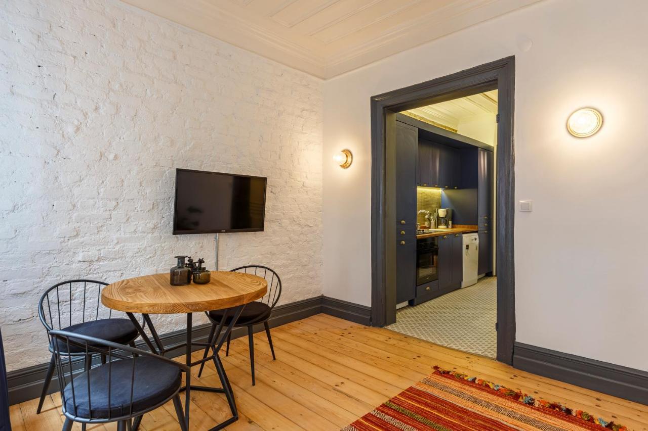 1 Bedroom Renovated House In Taksim *