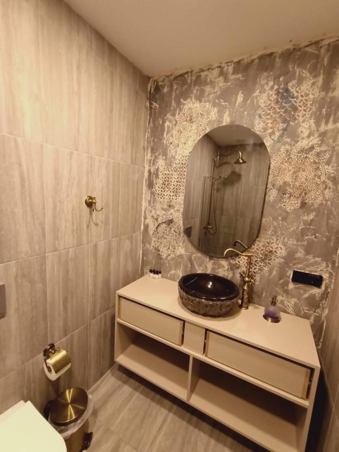 Hola Suites Aparthotel