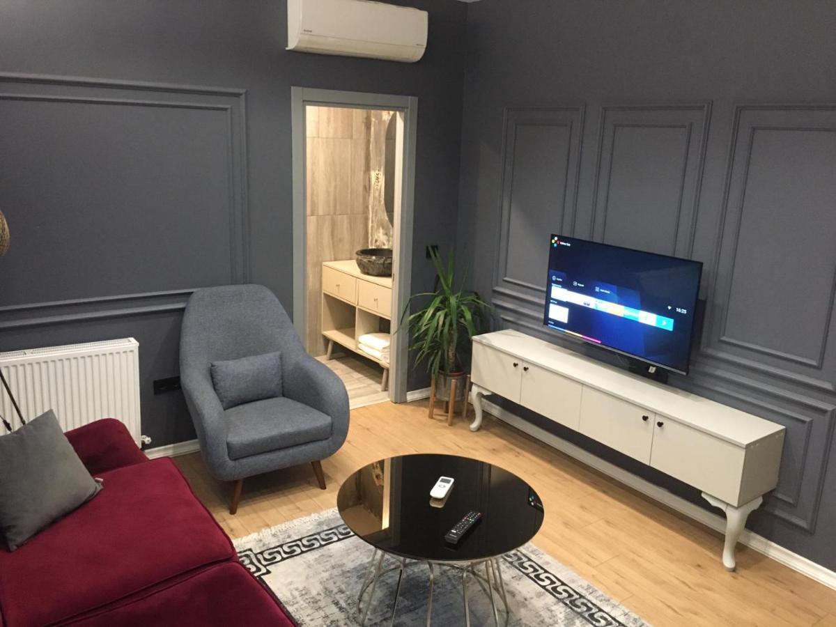 Hola Suites Aparthotel