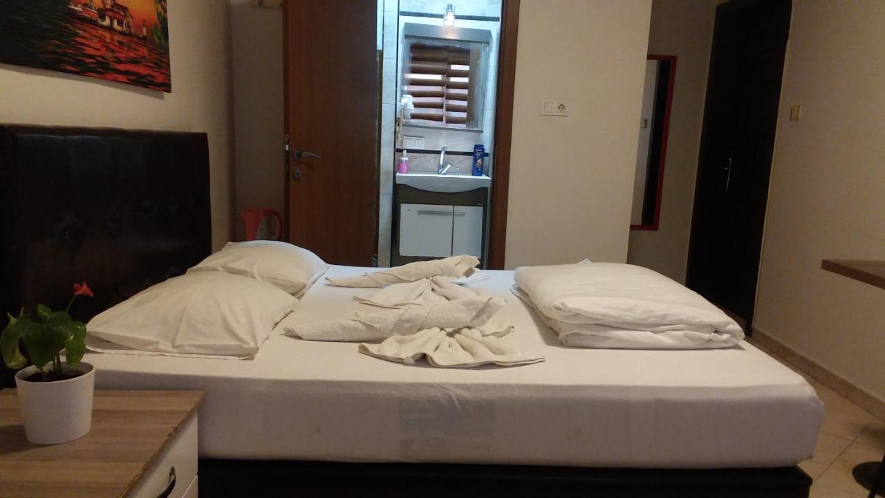 Kiwi Hotel *