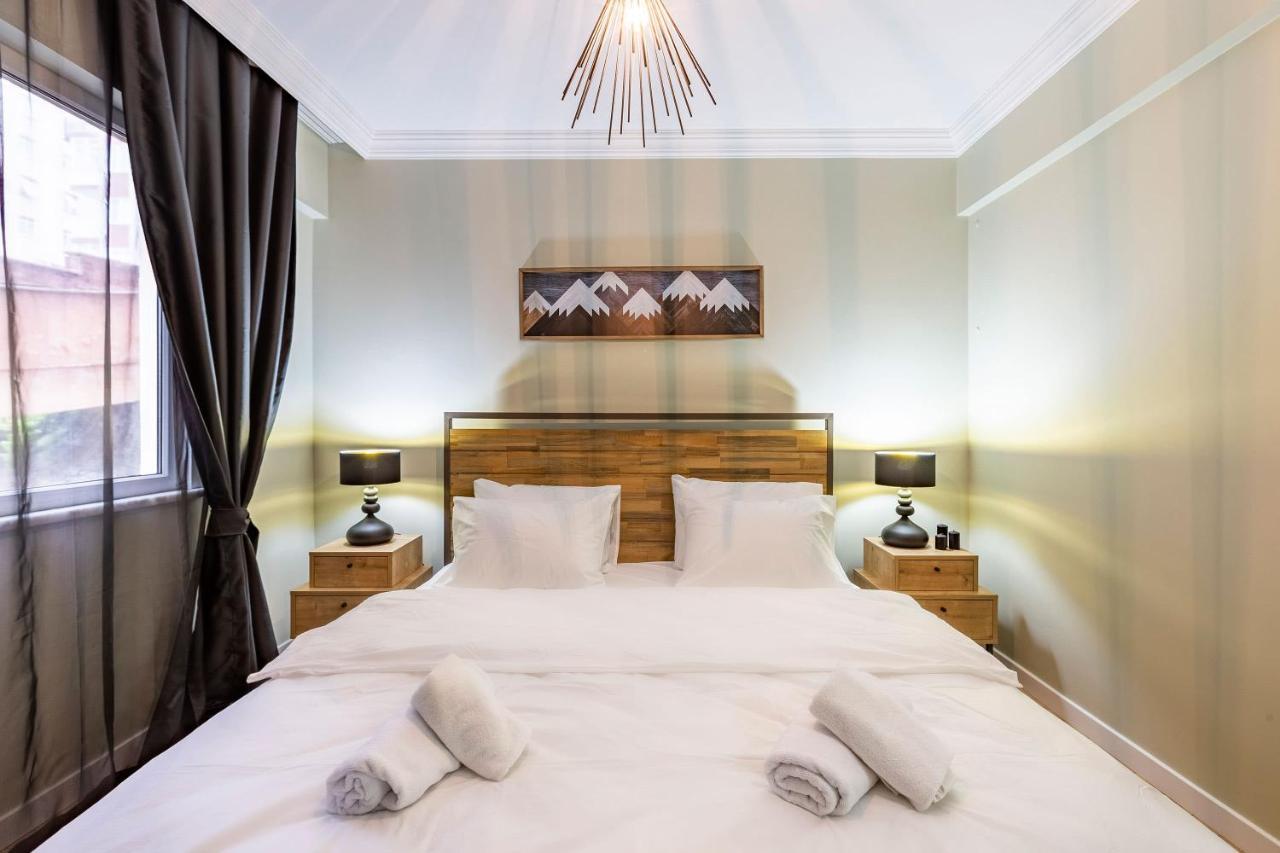 Modern And Well Designed Near Public Transportation In Maltepe Apartment