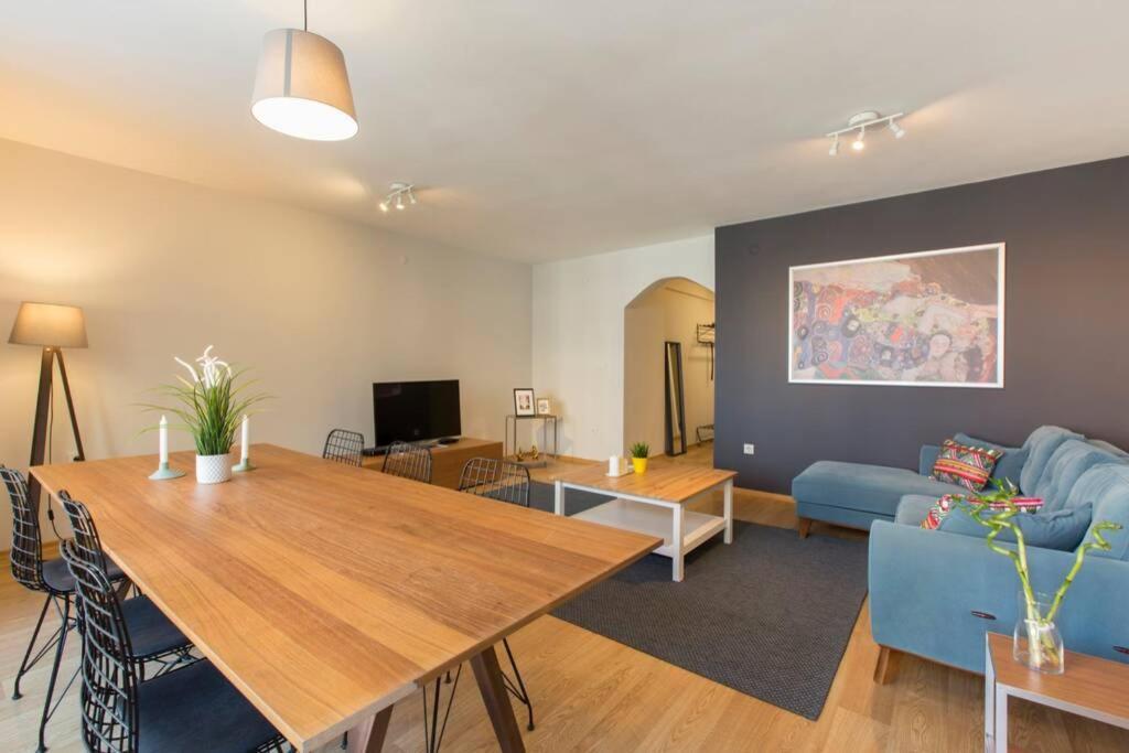 Apartment Centrally Located Huge In Cihangir *