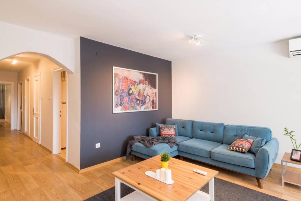 Centrally Located Huge In Cihangir Apartment Istanbul