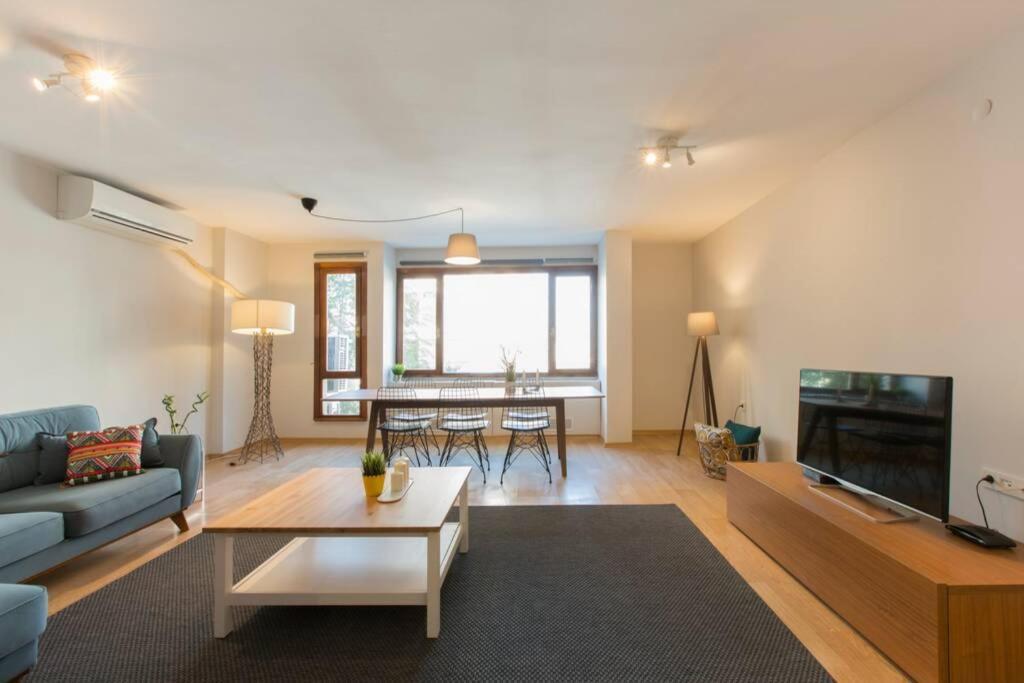 Apartment Centrally Located Huge In Cihangir *