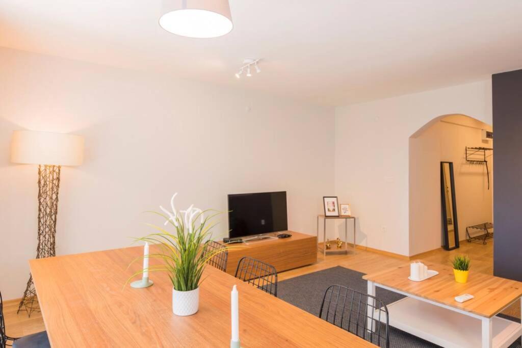 Centrally Located Huge In Cihangir Apartment Istanbul