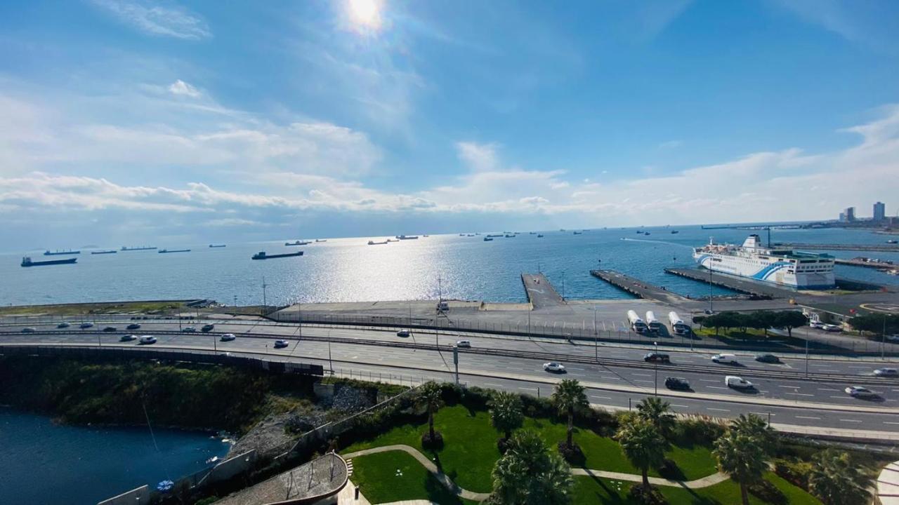 Hotel Lux 2 With Seaview In Center