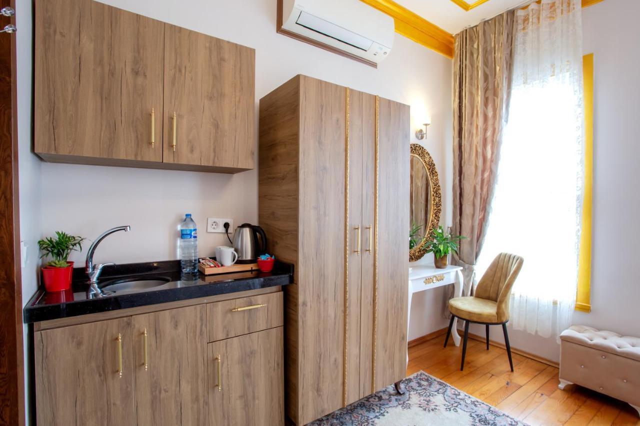 April Hotel