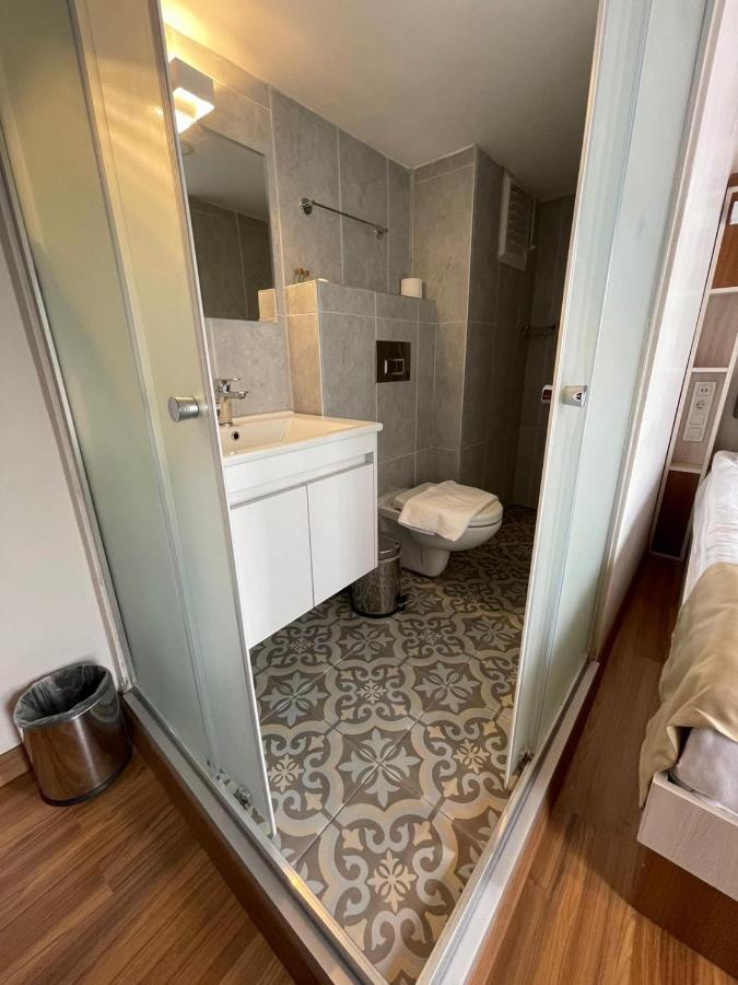 Hotel Qonaq & 3*