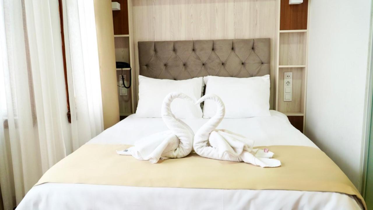 Hotel Qonaq & 3*