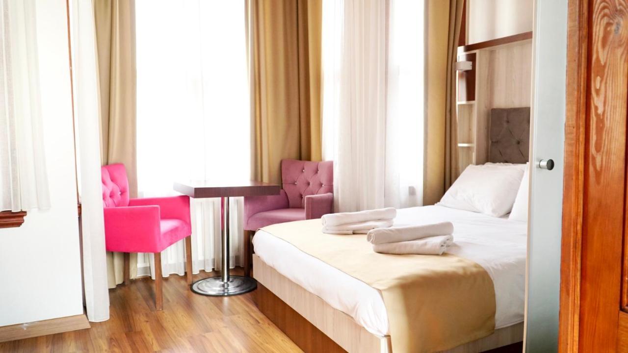 Hotel Qonaq & 3*