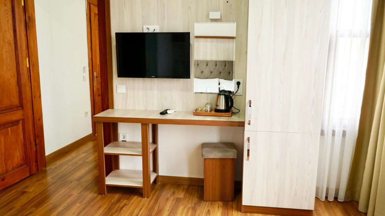 Qonaq & Hotel
