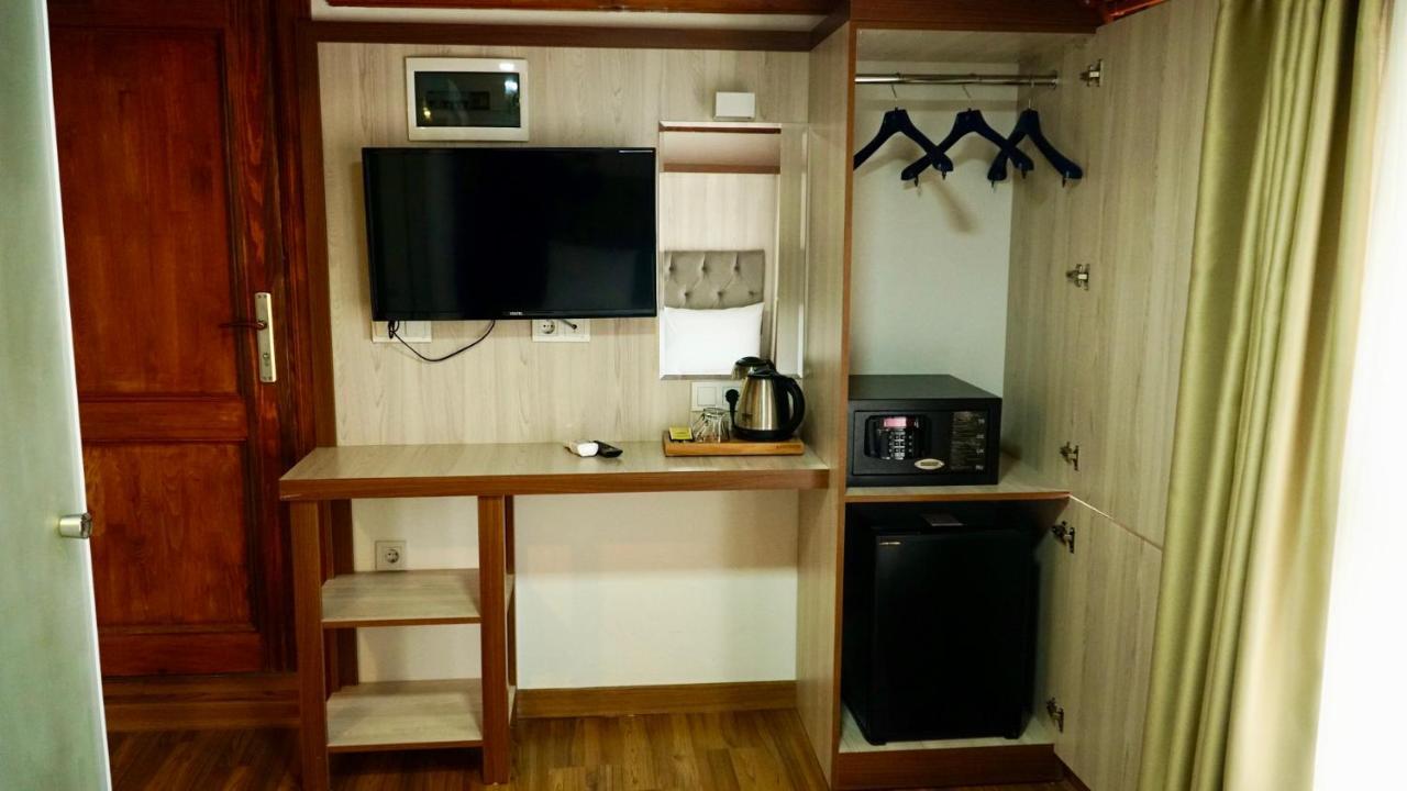 Hotel Qonaq & 3*