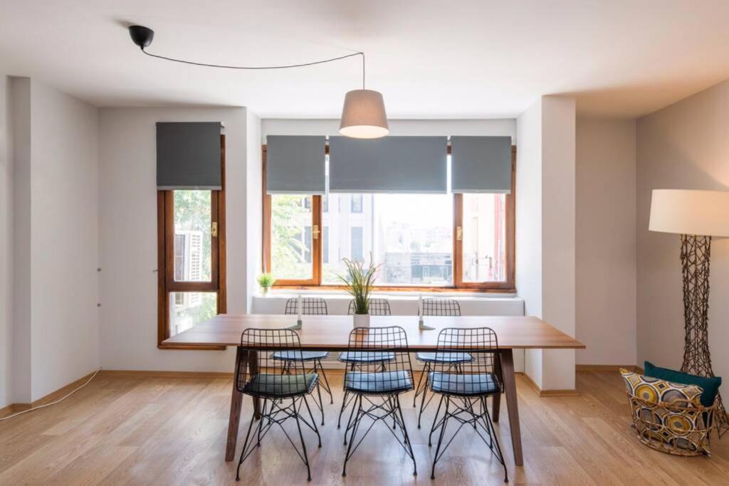 Centrally Located Huge In Cihangir * Istanbul