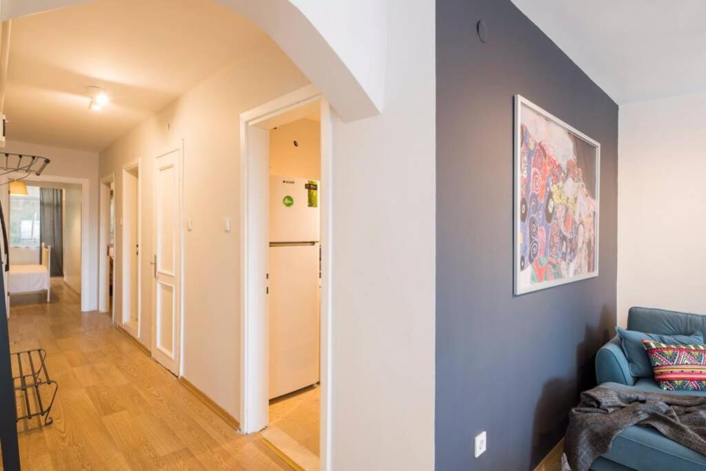 Centrally Located Huge In Cihangir Apartment Istanbul