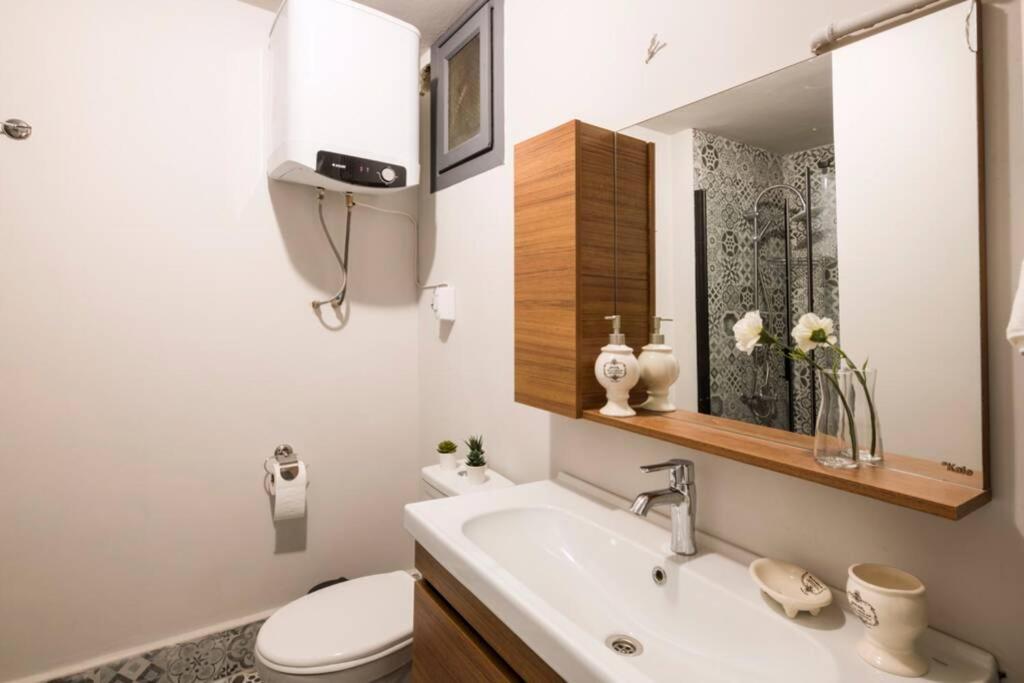 Centrally Located Huge In Cihangir Apartment Istanbul
