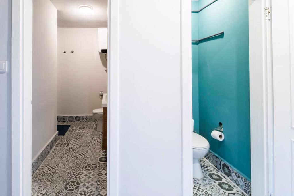 Centrally Located Huge In Cihangir Apartment