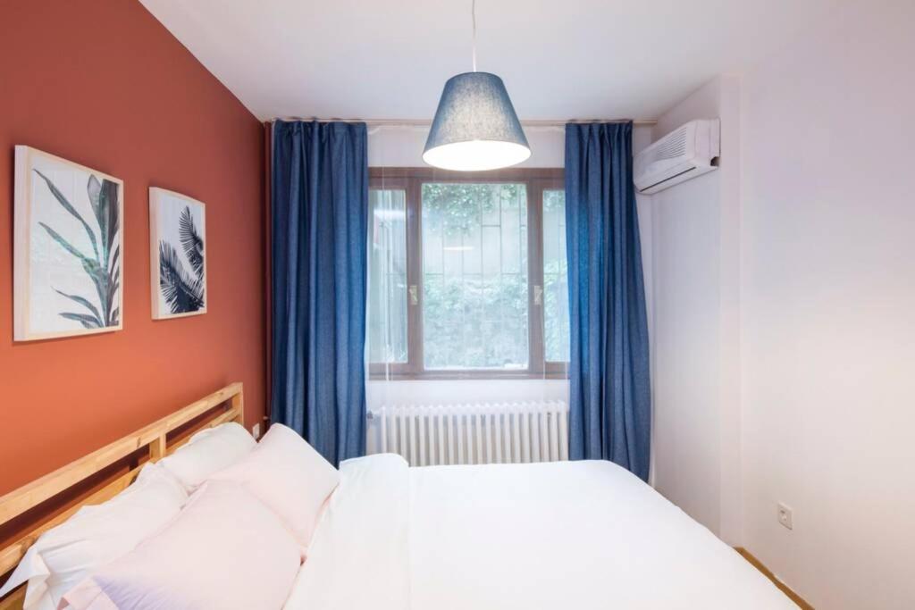 Apartment Centrally Located Huge In Cihangir Istanbul
