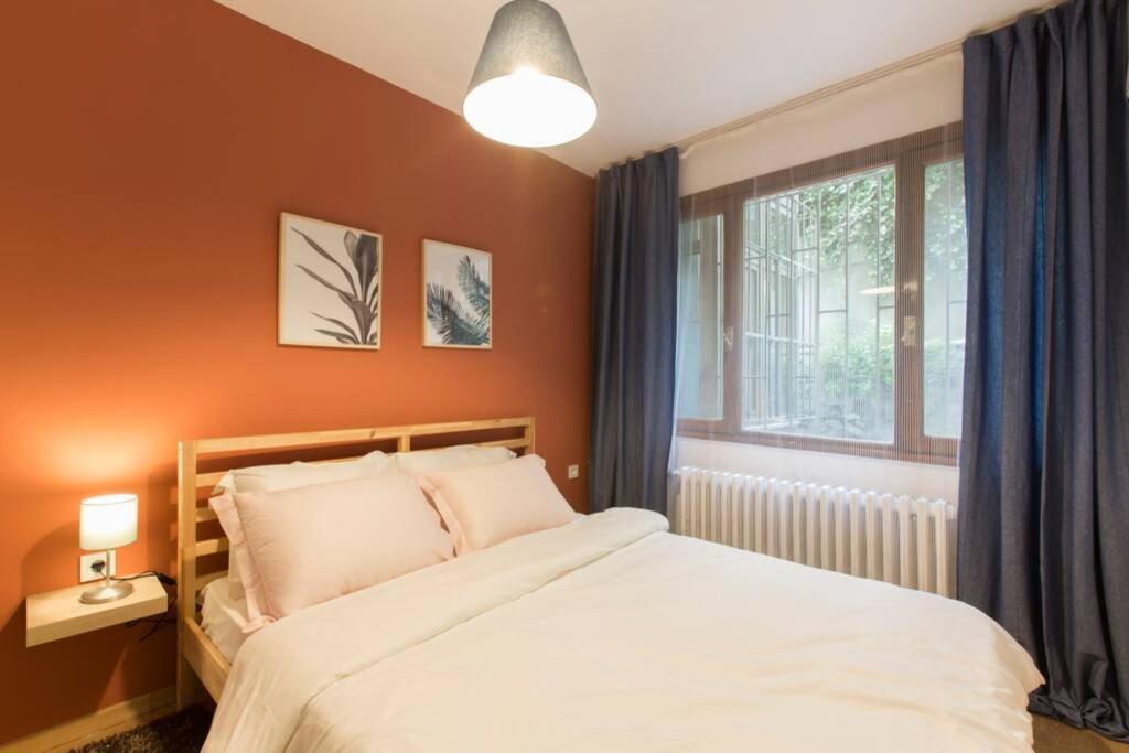 Centrally Located Huge In Cihangir Apartment
