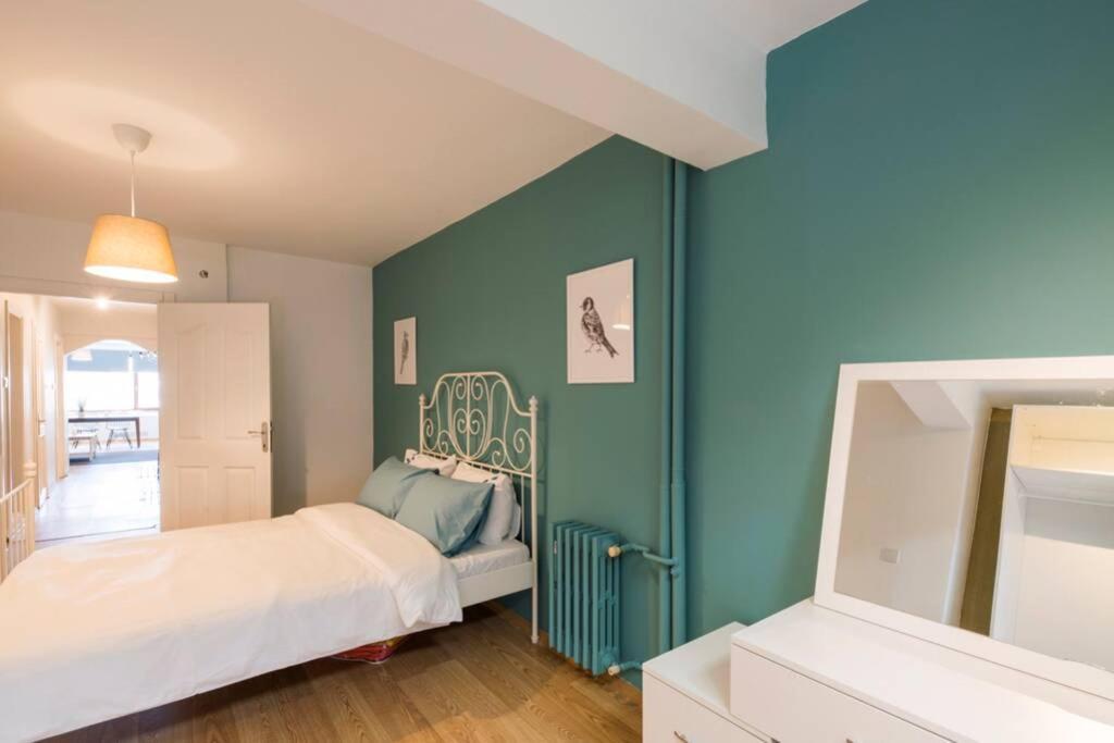 Centrally Located Huge In Cihangir *