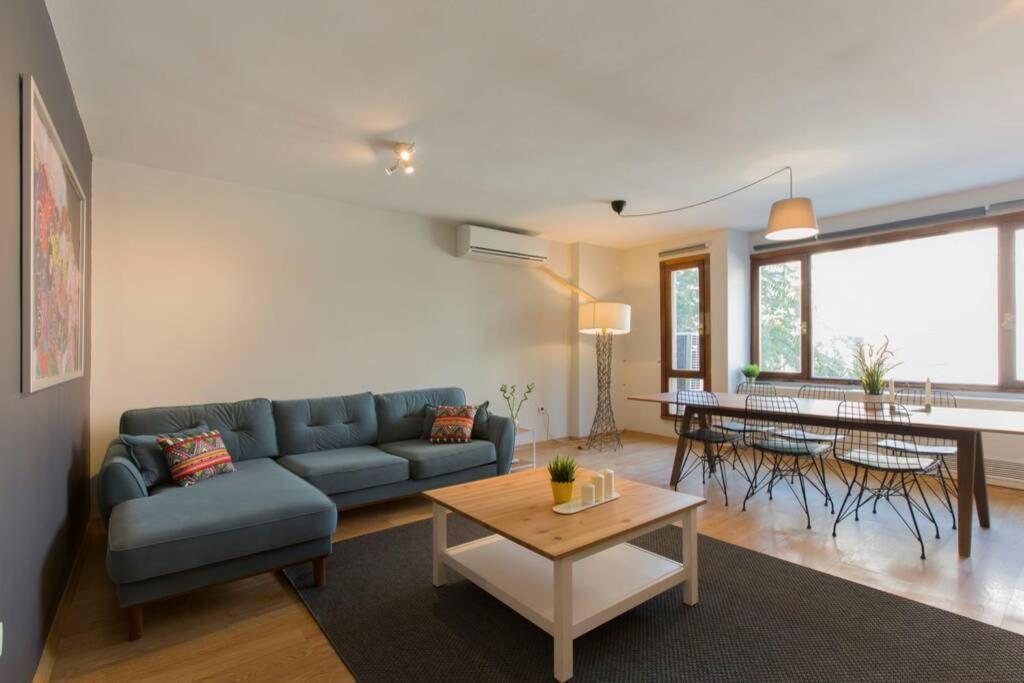 Centrally Located Huge In Cihangir Apartment